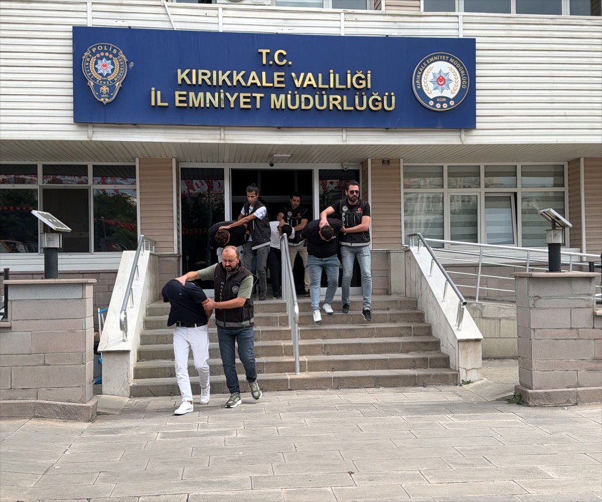 Kırıkkale\'de 2 bin 800 sentetik hap ele geçirildi, 3 zanlı tutuklandı