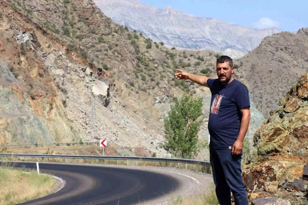 Erzurum\'un Oltu ilçesinde sağanak yağış sonucu heyelan: Oltu-Artvin karayolu üç gündür kapalı