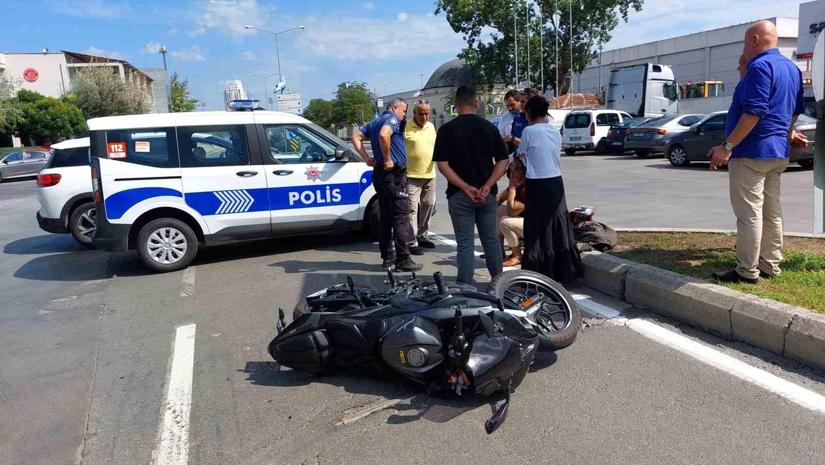 Samsun\'da Otomobil ile Motosiklet Çarpıştı: 1 Yaralı