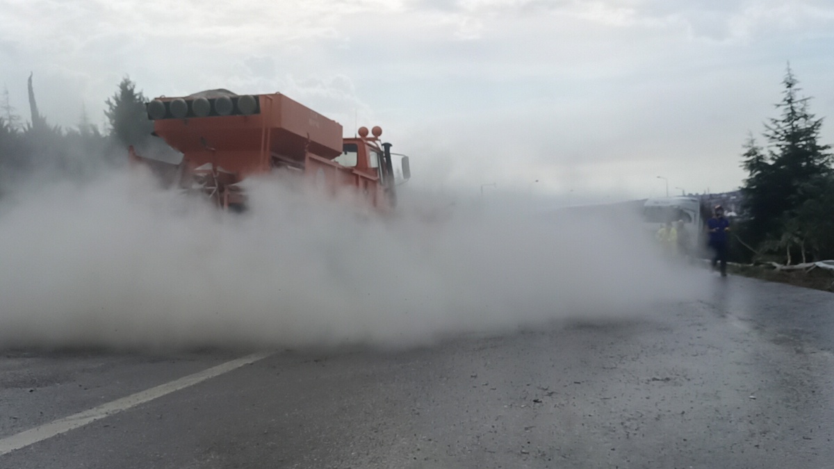 Kocaeli\'nin İzmit İlçesinde TEM Otoyolu Traffik Açıldı