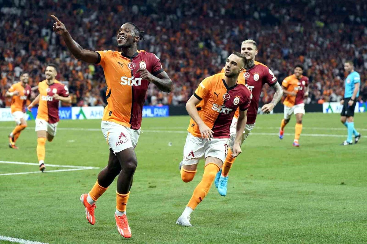 Trendyol Süper Lig\'de Fenerbahçe lider, Galatasaray ve Beşiktaş puan kaybetmedi