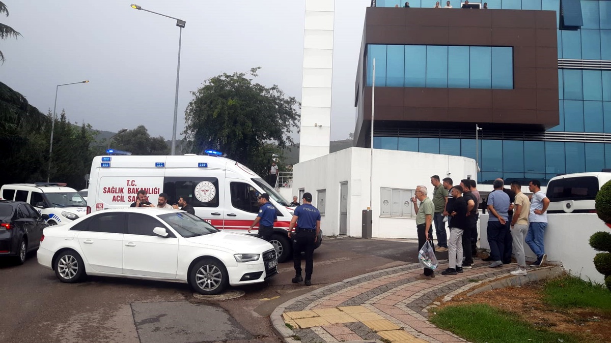 Körfez\'de Tabanca Kazası: Ağabeyi Vuran Kişi Gözaltına Alındı