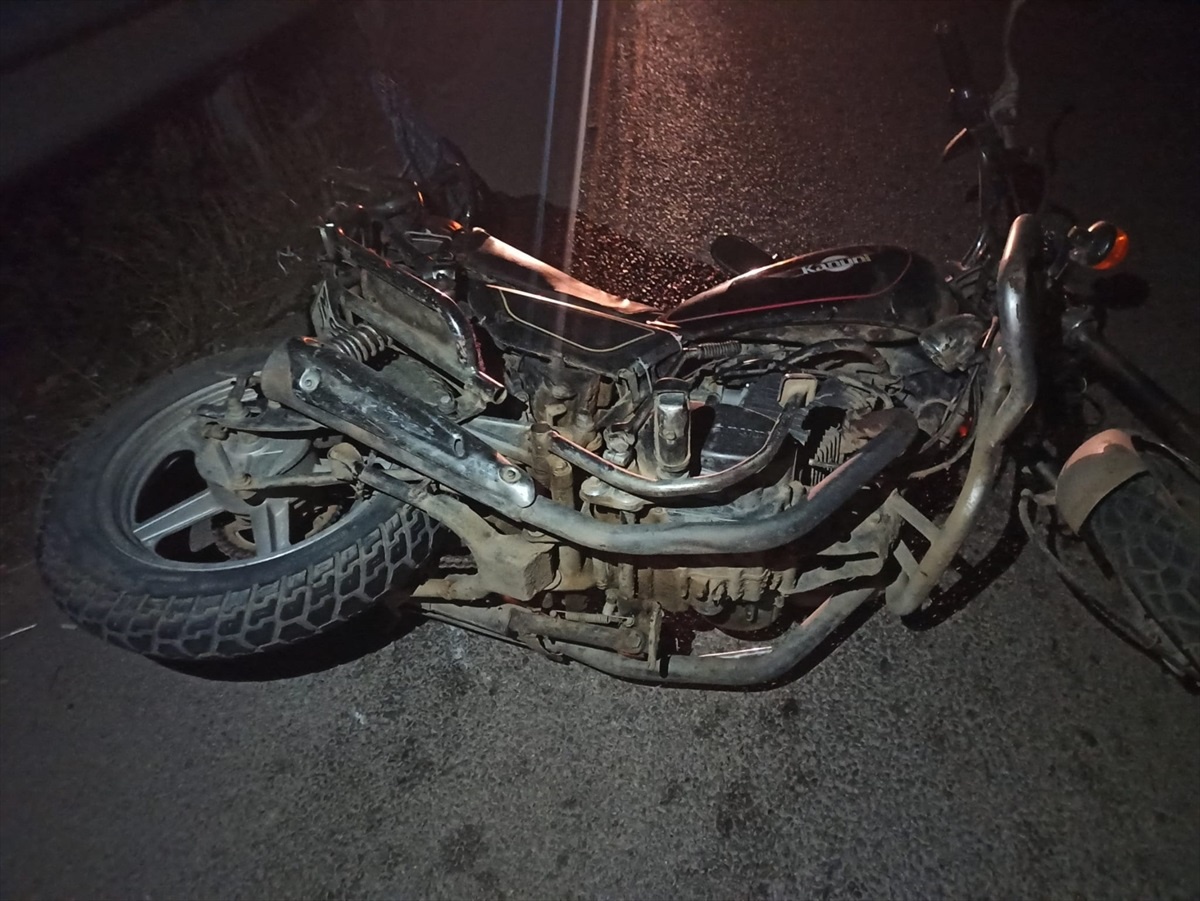Yenişehir-İznik kara yolunda motosiklete otomobil çarptı, sürücü yaralandı