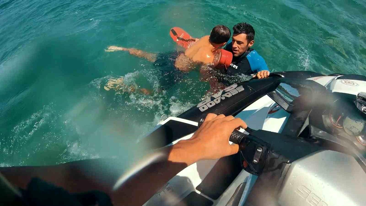 KOSKEM Ekipleri Sahillerde 149 Vatandaşı Boğulmaktan Kurtardı