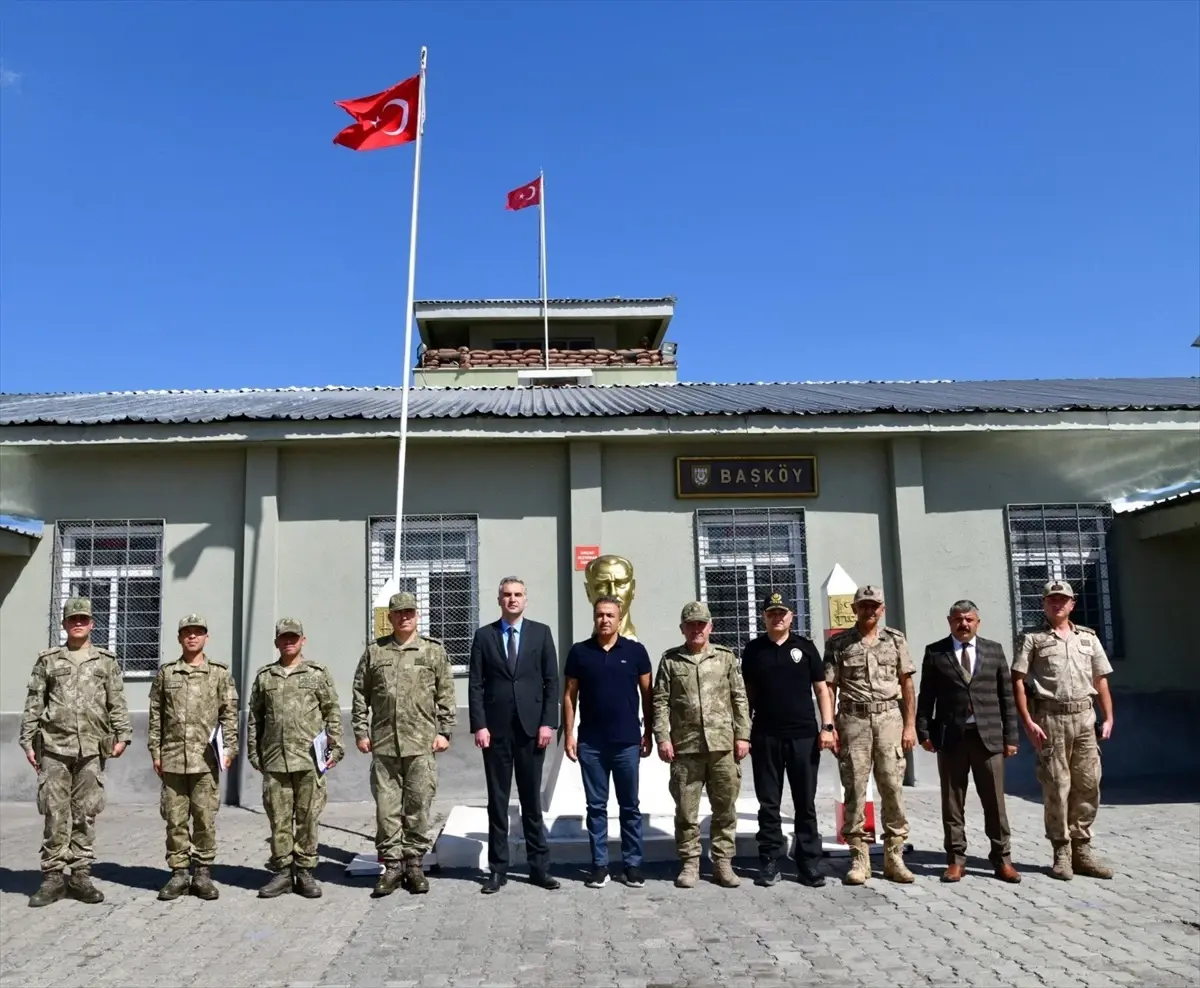 Ardahan Valisi Çiçek, Sınırdaki Mehmetçiklere Moral Ziyareti Gerçekleştirdi