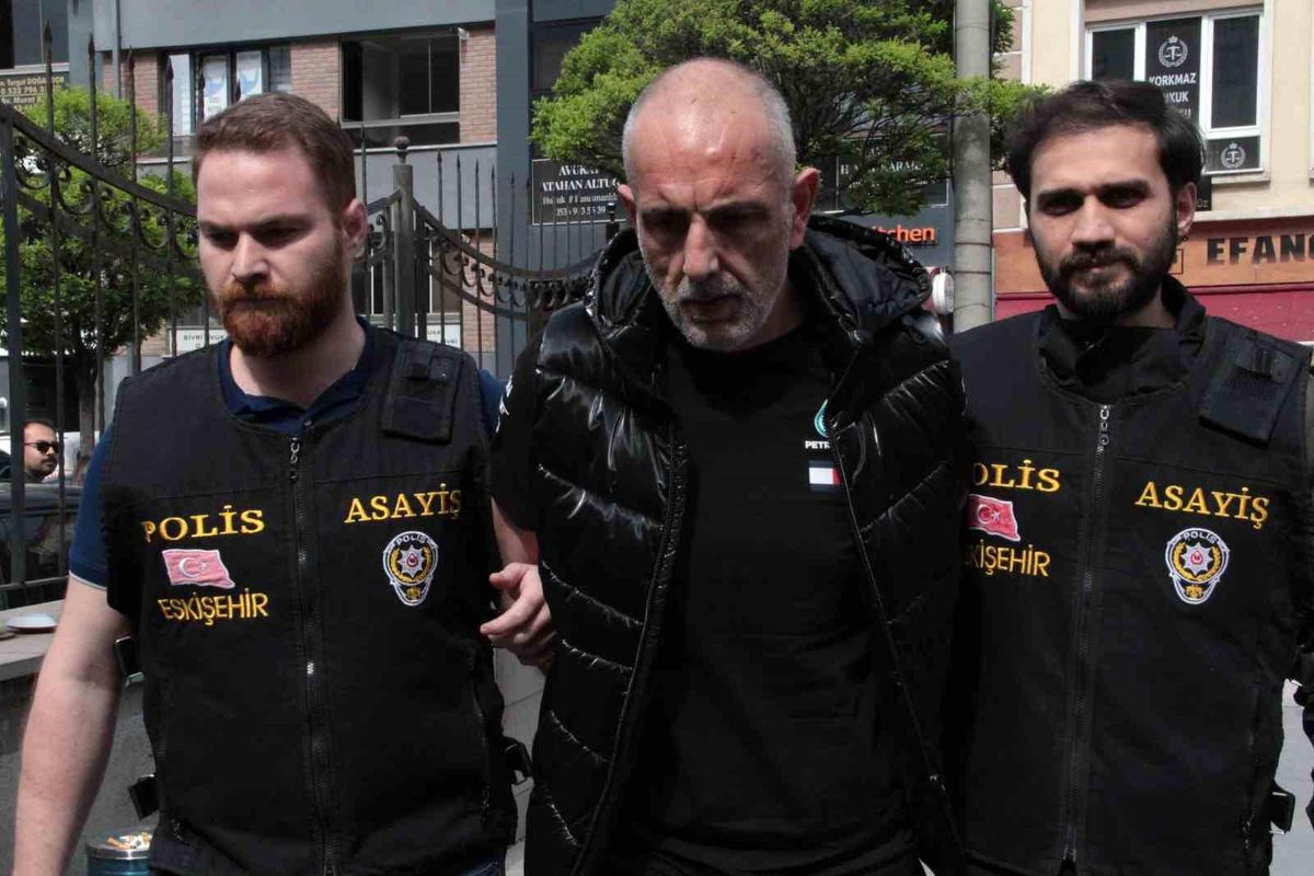 Eskişehir\'de Arkadaşını Öldüren Sanığın Davası Ertelendi