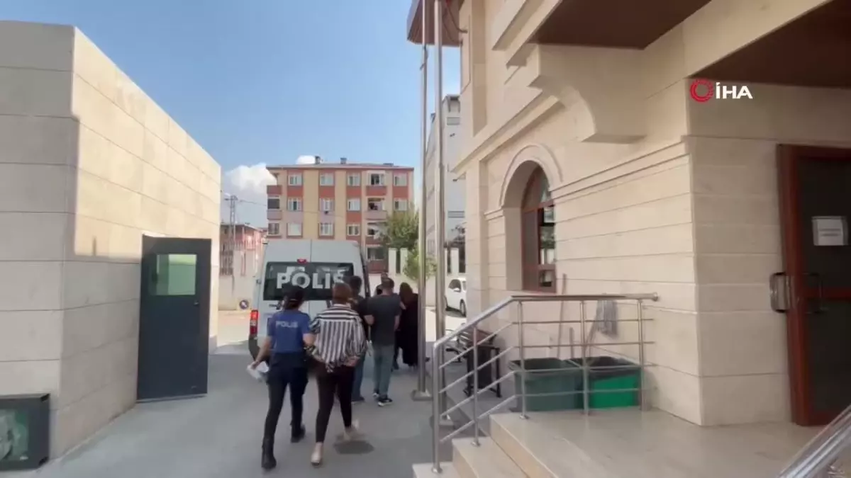 Bebeği Çöp Konteynerine Attığı İçin Anne ve İki Kişi Tutuklandı