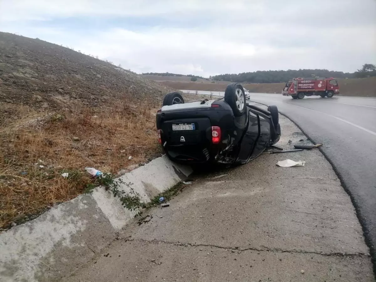 Bilecik\'te Yağmur Kanalına Devrilen Otomobilde 1 Yaralı