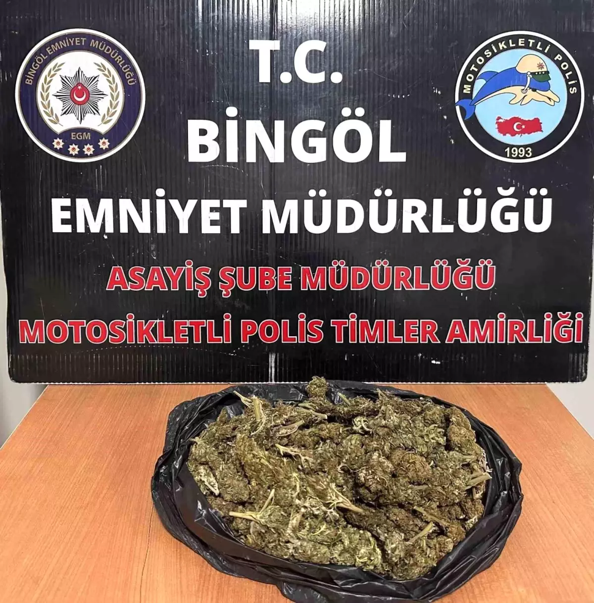 Bingöl\'de Motosikletli Polislerden Uyuşturucu Operasyonu