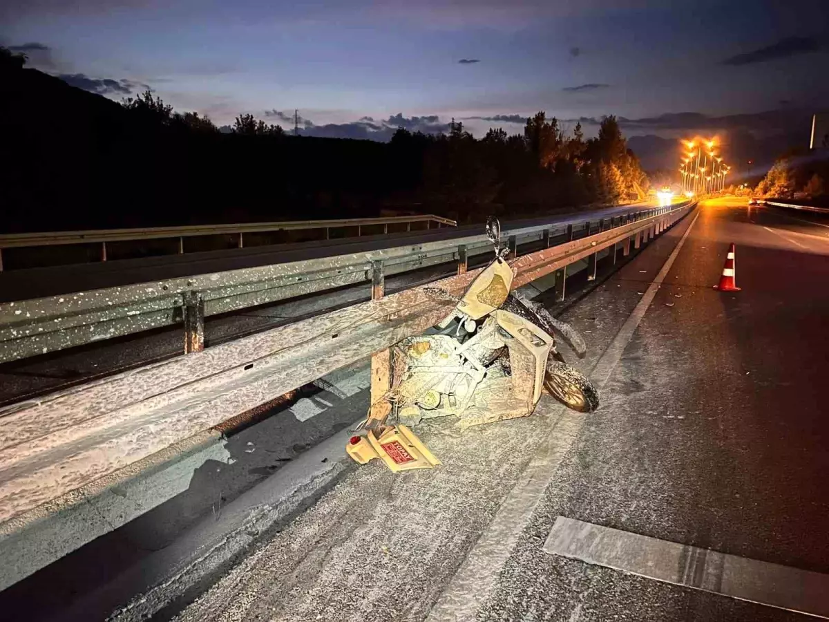 Burdur-Antalya Kara Yolunda Elektrikli Motosiklet Kazası: Sürücü Yaralandı