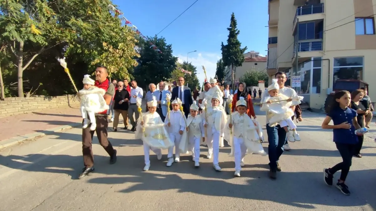 Denizli\'de 13 Çocuk İçin Toplu Sünnet Şöleni Düzenlendi