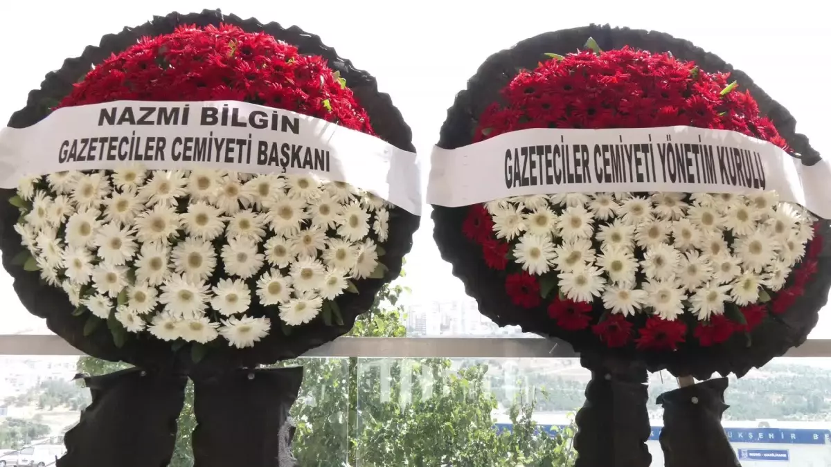 Duayen Gazeteci Savaş Kıratlı Son Yolculuğuna Uğurlandı