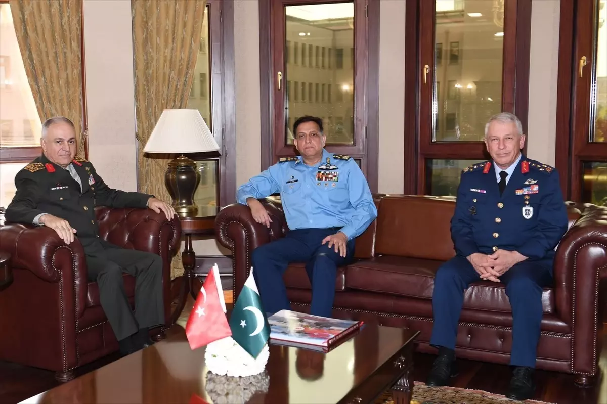 Genelkurmay Başkanı Orgeneral Gürak, Pakistan Hava Kuvvetleri Komutanı Sidhu\'yu Kabul Etti