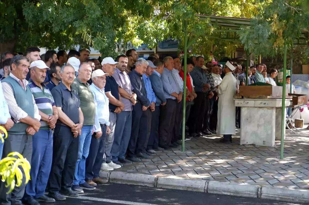 Niğde\'de Baba ve Kızının Cenazesi Gözyaşlarıyla Defnedildi