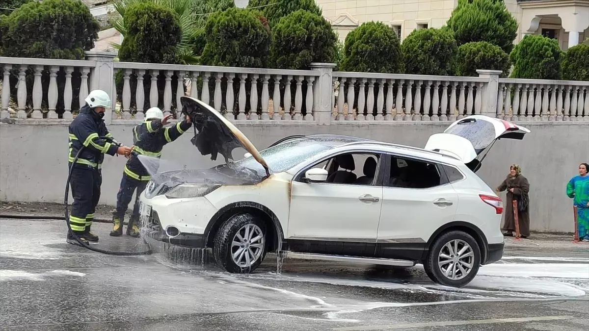 Hatay Belen\'de Seyir Halindeyken Yangın Çıkan Cipte Hasar Oluştu