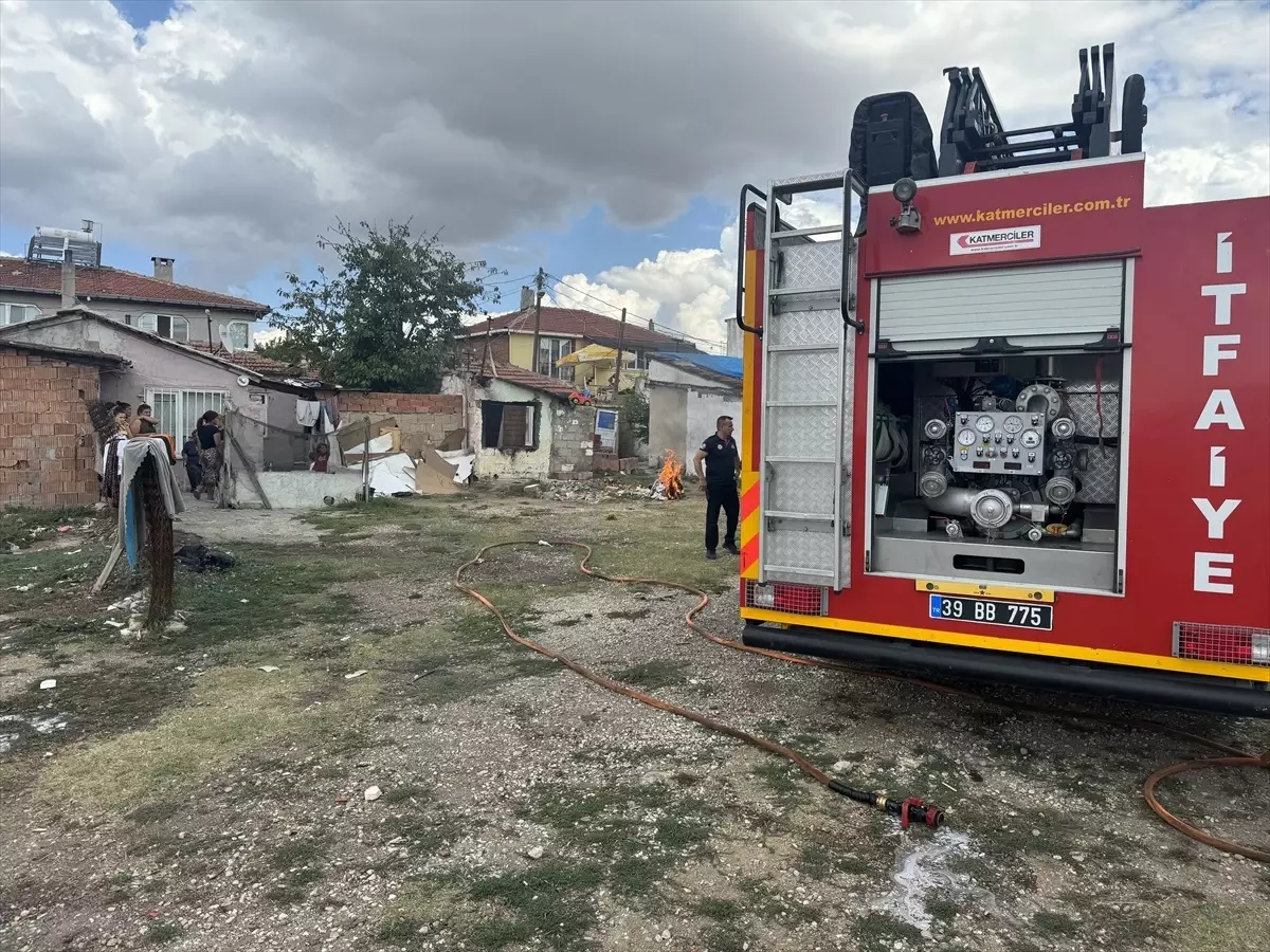 Kırklareli\'nde Bir Evde Yangın Çıktı, İtfaiye Ekipleri Müdahale Etti