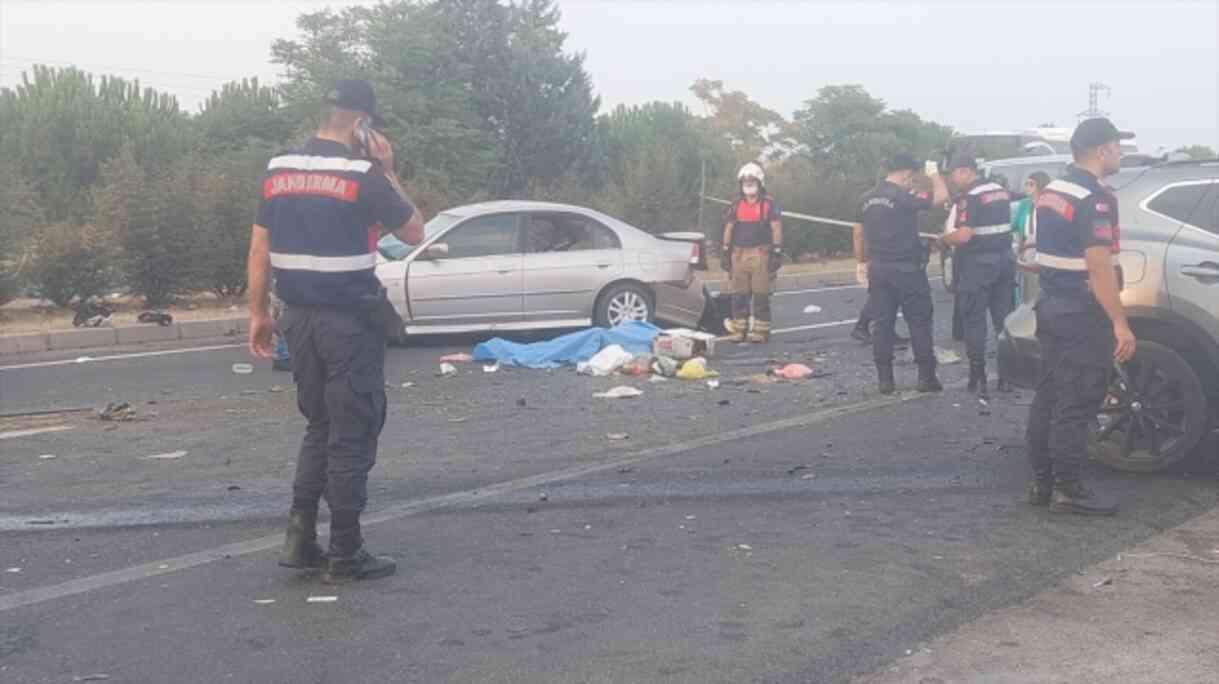 İzmir'de feci kaza: 2 ölü, 3 ağır yaralı