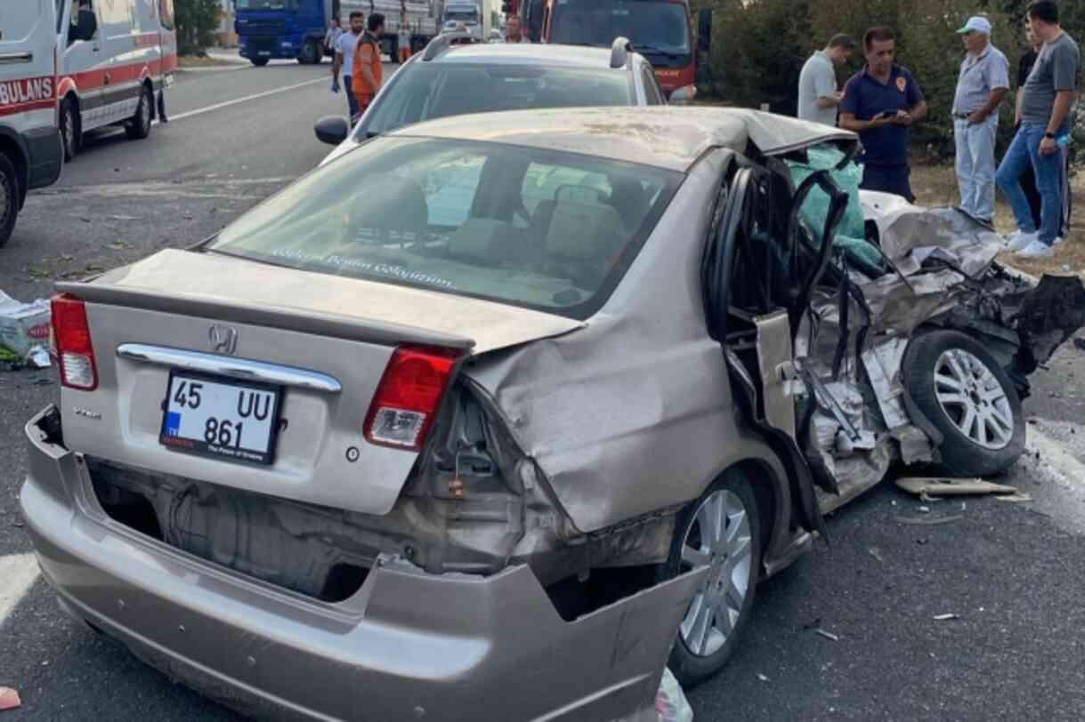 İzmir'de feci kaza: 2 ölü, 3 ağır yaralı