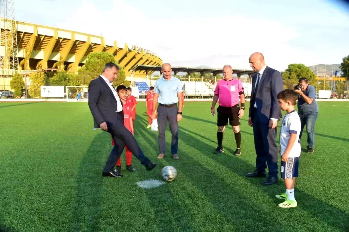 İzmir\'de Filistinli Çocuklar İçin Futbol Turnuvası Düzenlendi