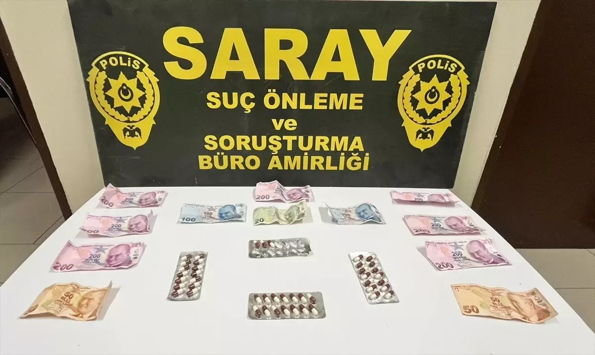 Saray ilçesinde minibüs devrildi, 3 kişi yaralandı