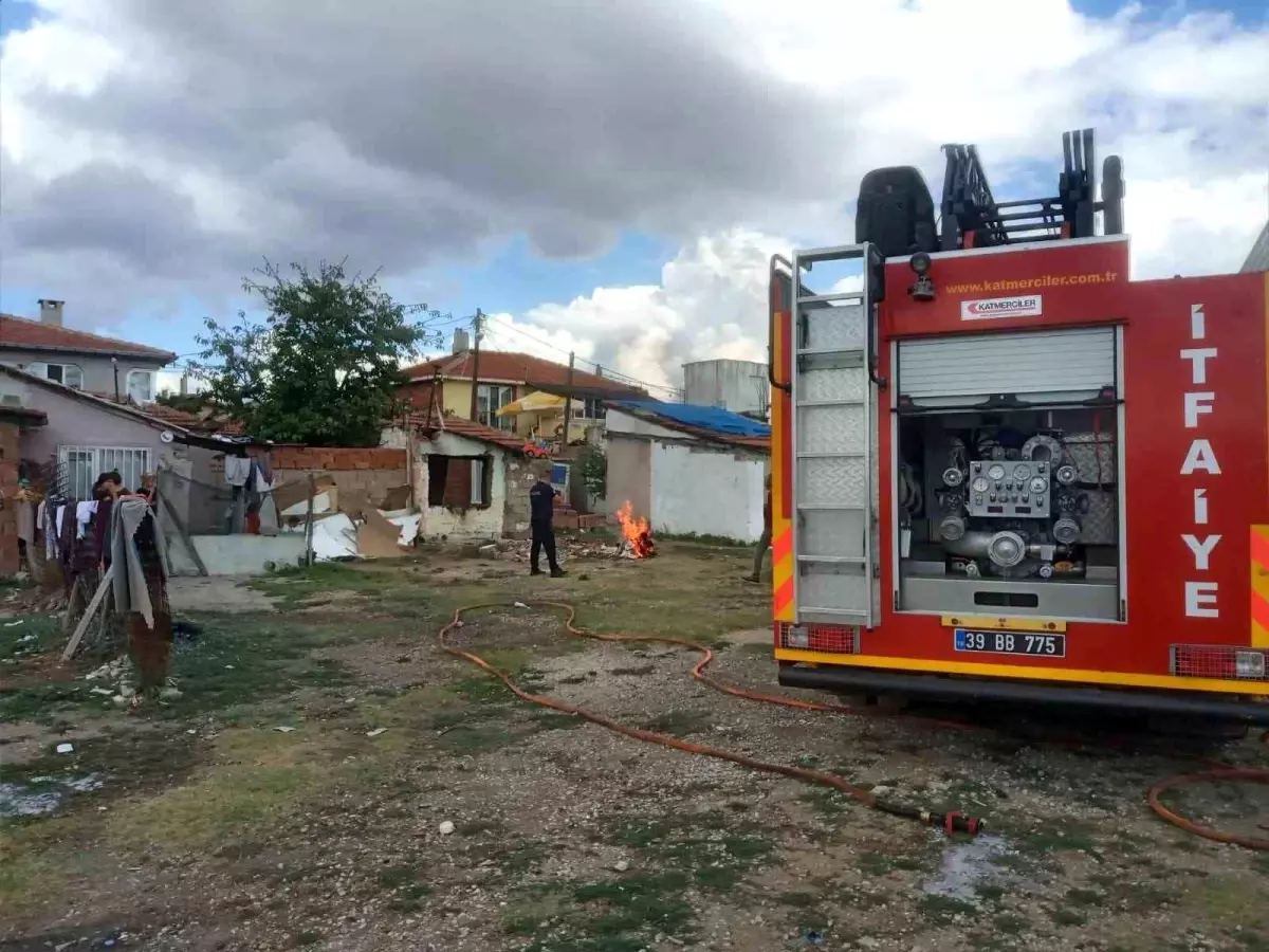 Kırklareli\'nde Bir Evde Çıkan Yangın İtfaiye Ekiplerince Söndürüldü