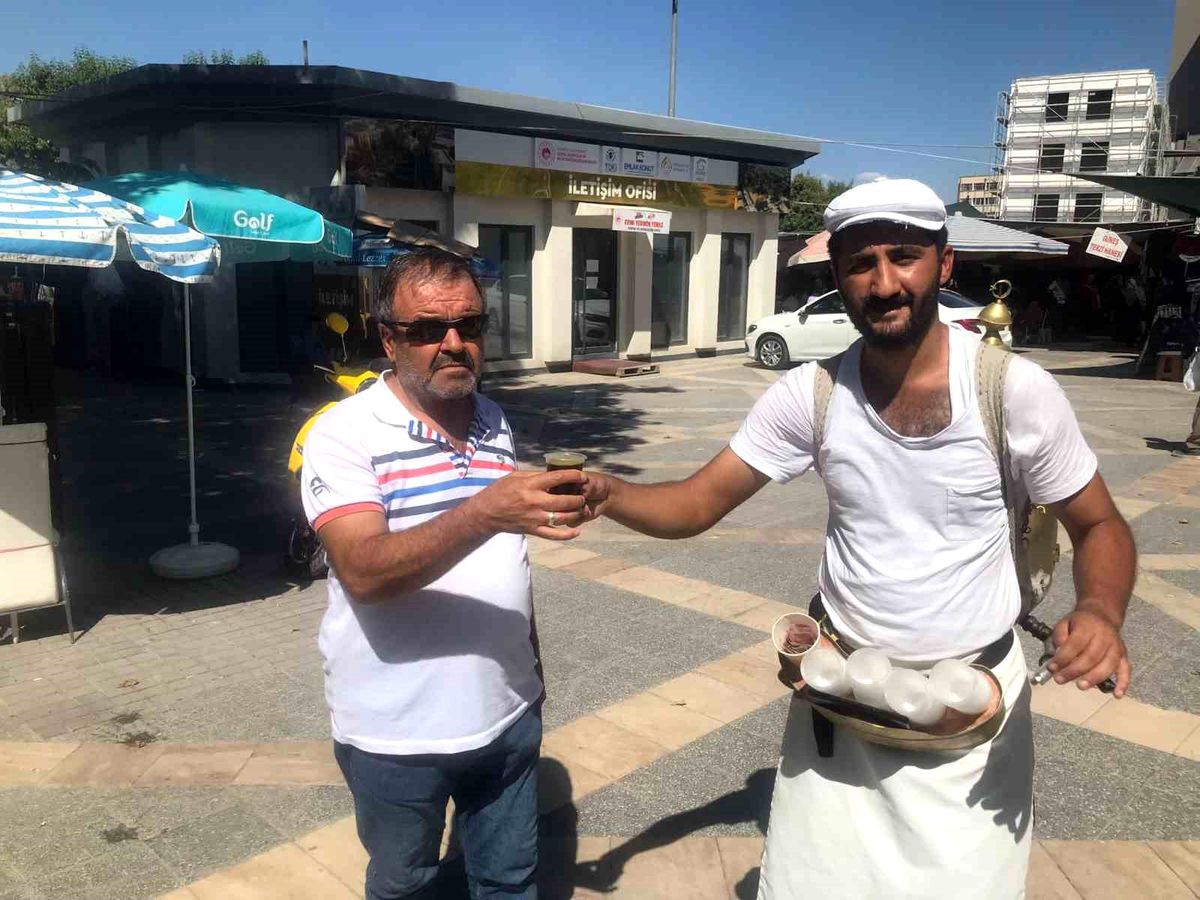 Malatya\'da Sıcak Havalarda Meyan Şerbetine Yoğun İlgi