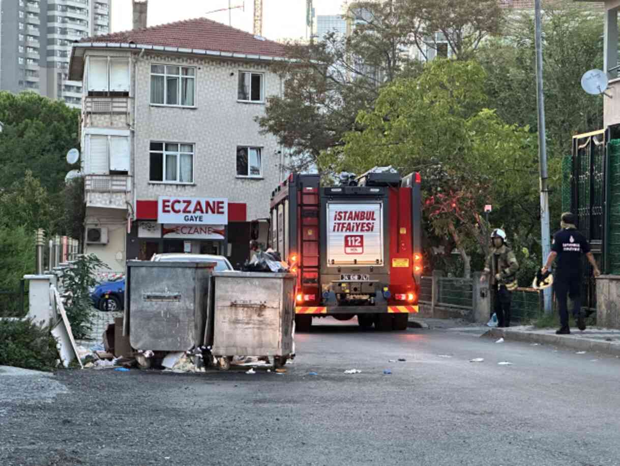 Maltepe'de kimyasal madde paniği! Çöpe atılan çamaşır suyu ortalığı karıştırdı Maltepe'de kimyasal madde paniği! Çöpe atılan çamaşır suyu ortalığı karıştırdı