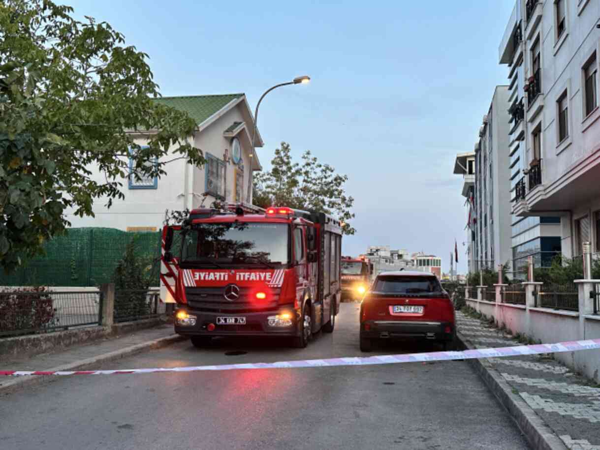 Maltepe'de kimyasal madde paniği! Çöpe atılan çamaşır suyu ortalığı karıştırdı Maltepe'de kimyasal madde paniği! Çöpe atılan çamaşır suyu ortalığı karıştırdı