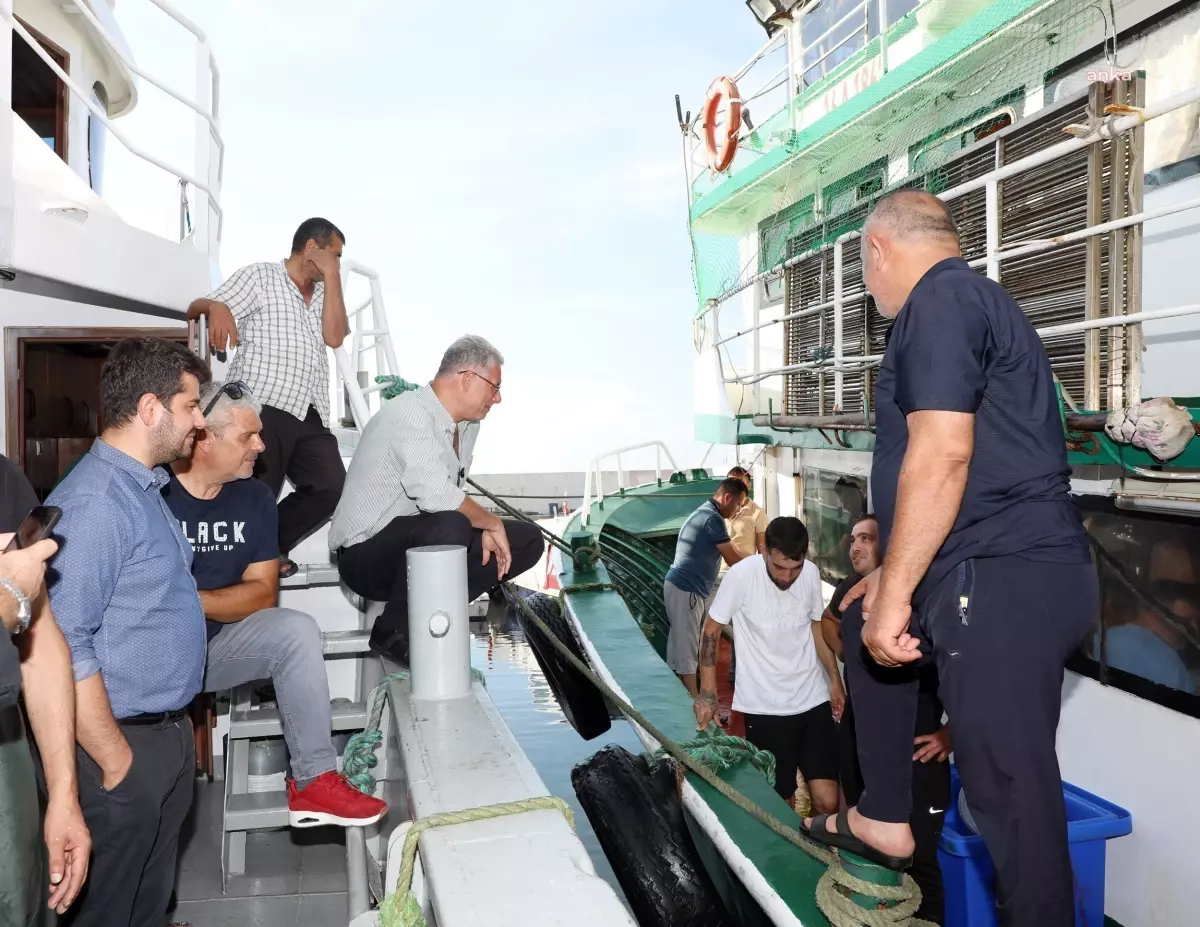 Mudanya Belediye Başkanı Deniz Dalgıç, Tirilye Limanı\'ndaki Balıkçıları Ziyaret Etti