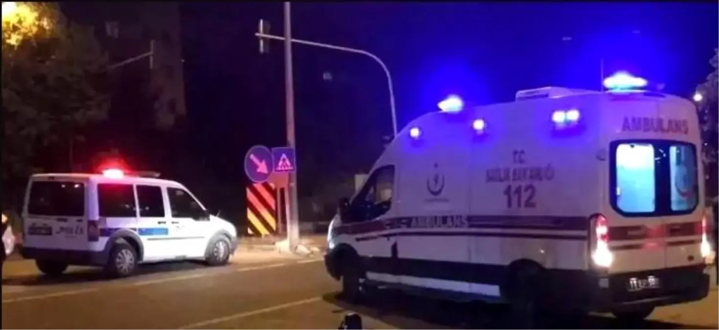 Bilecik\'te Motosiklet Otomobile Çarptı, Sürücü Yaralandı