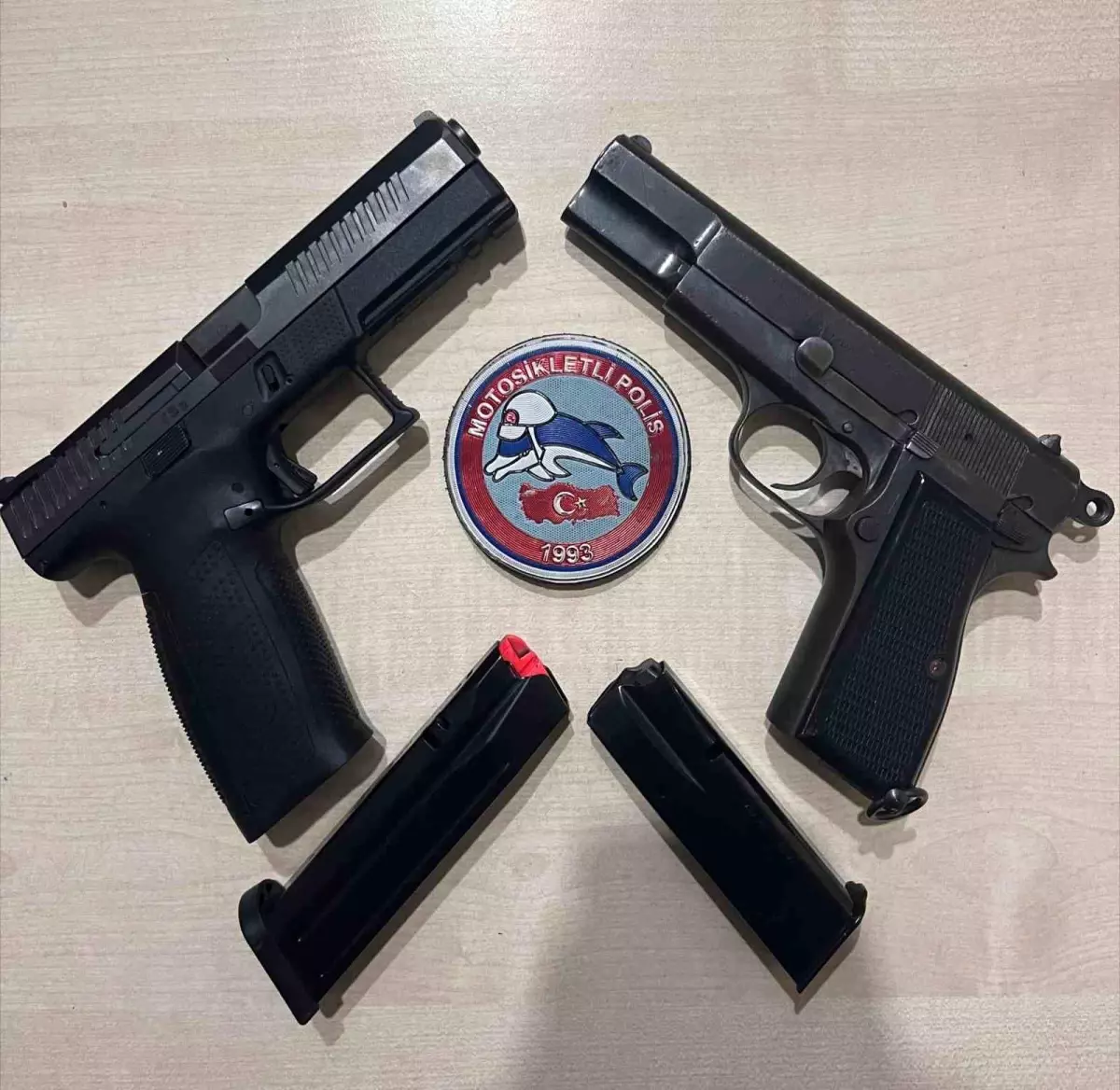 Afyonkarahisar\'da 20 Ruhsatsız Silah Ele Geçirildi