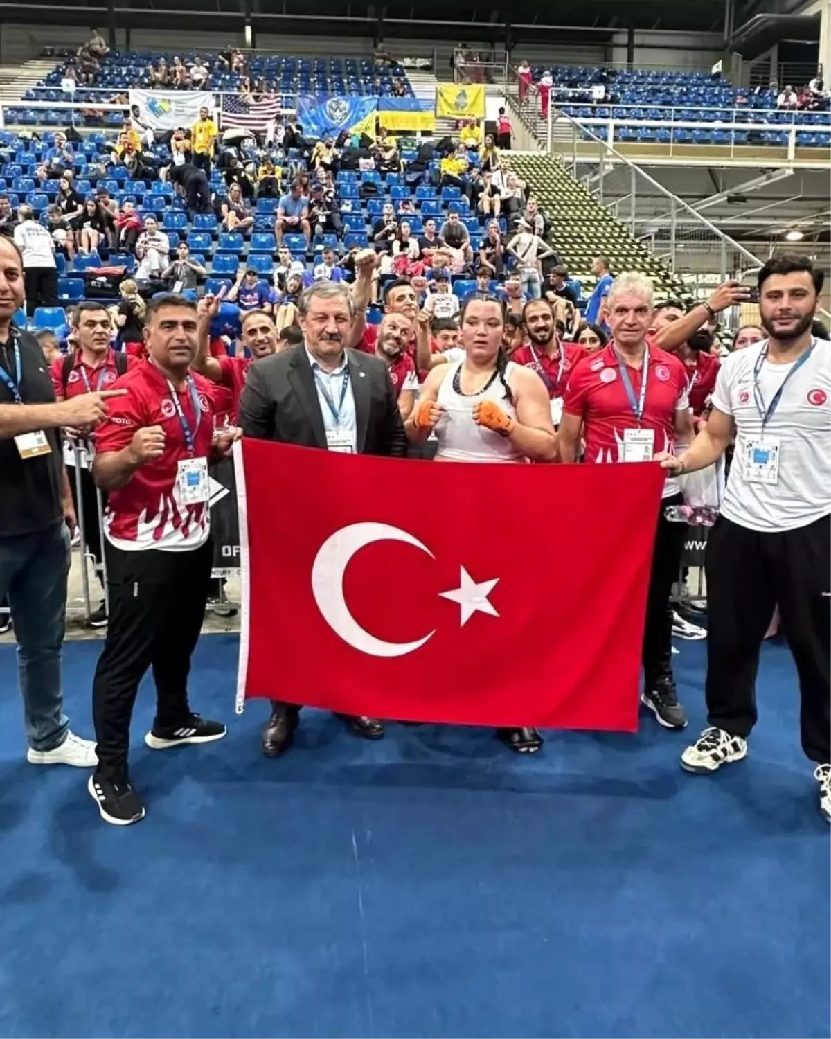 Özge Güder, Kick Boks Gençler Dünya Şampiyonası\'nda Altın Madalya Kazandı