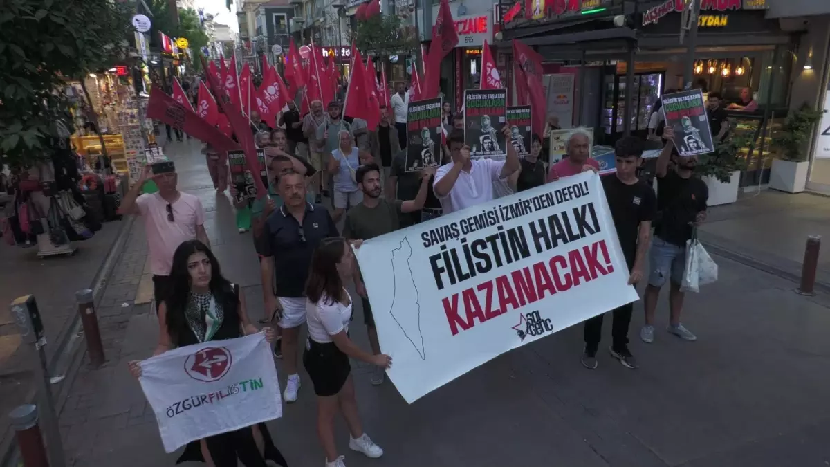 SOL Parti, USS Wasp Gemisinin İzmir Limanı\'na Demirlemesini Protesto Etti