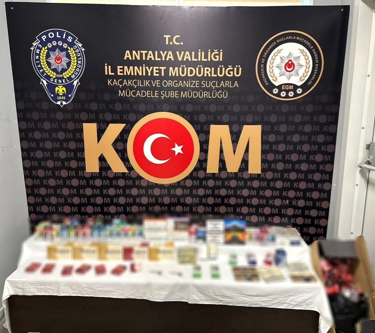 Antalya\'da Kaçakçılık Operasyonları: Çok Sayıda Kaçak Ürün Ele Geçirildi