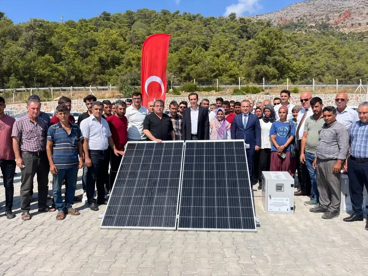 Bozyazı\'da Göçer Hayvancılara Güneş Enerjisi Panelleri Dağıtıldı