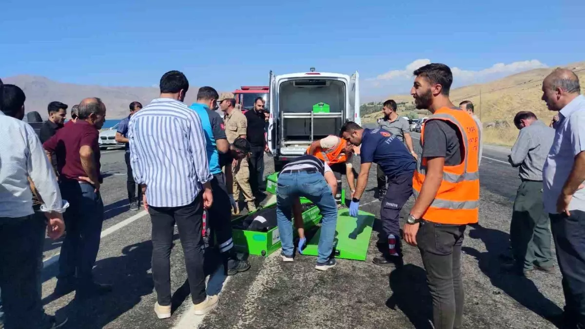 Van-Erciş Karayolunda Trafik Kazası: 2 Kişi Hayatını Kaybetti