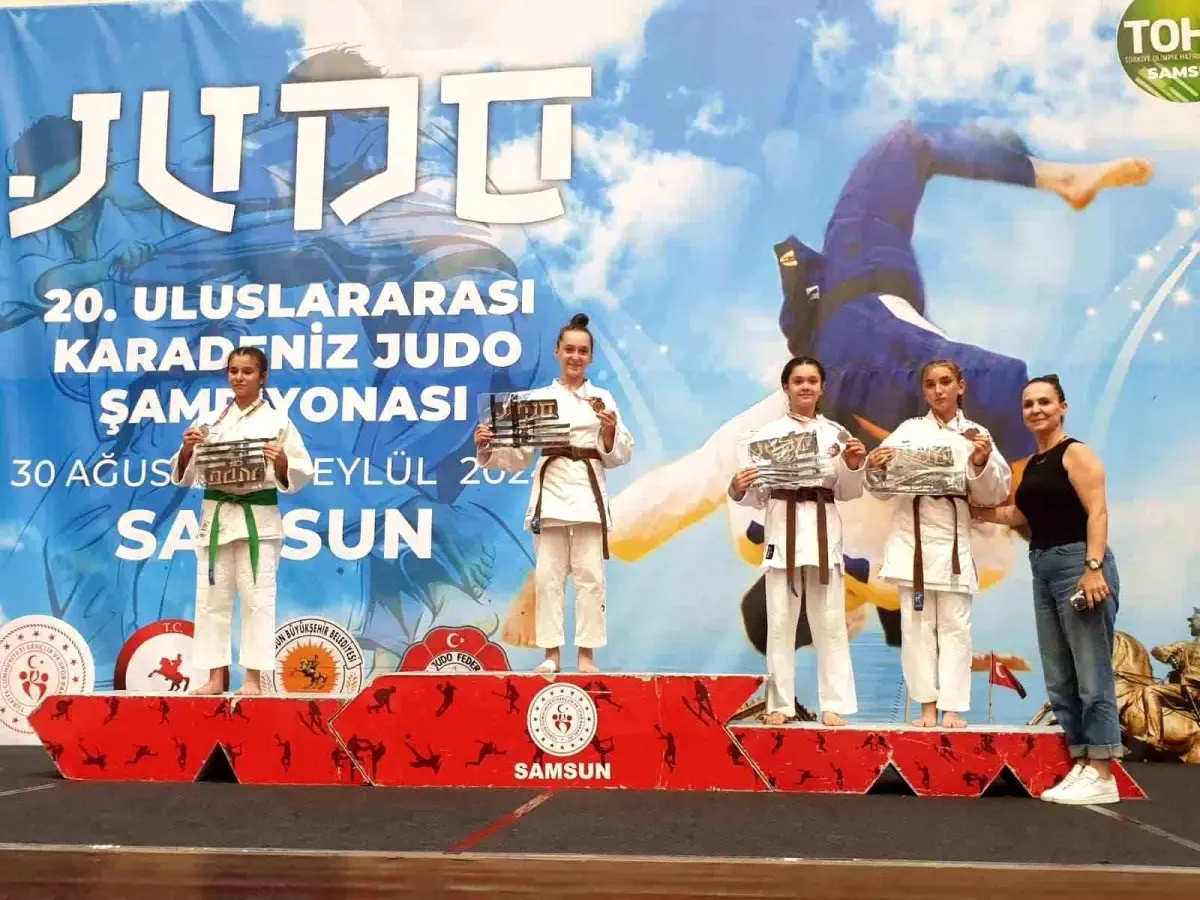 Düzce Sporcuları 20. Karadeniz Judo Turnuvası\'nda 15 Madalya Kazandı