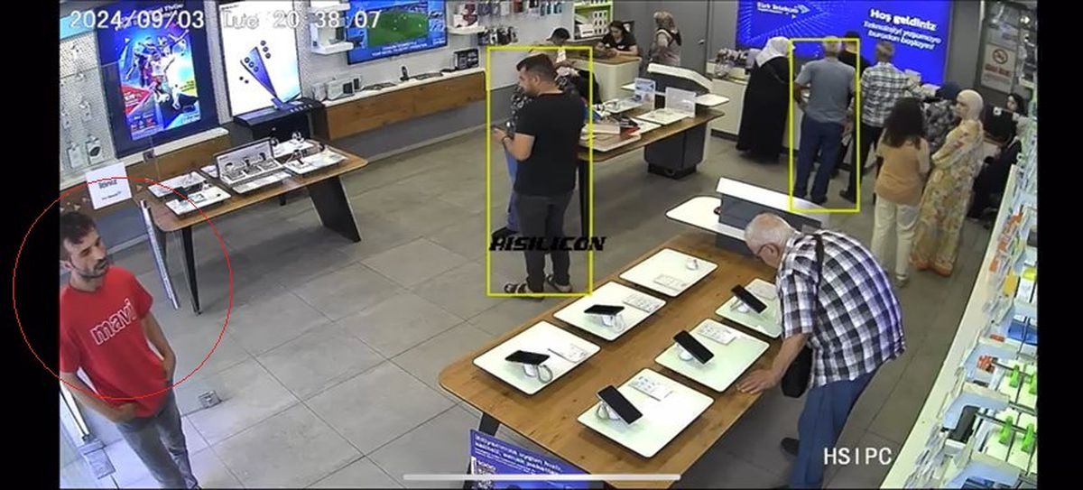 Elazığ\'da Telefon Bayisinde Cep Telefonu Hırsızlığı