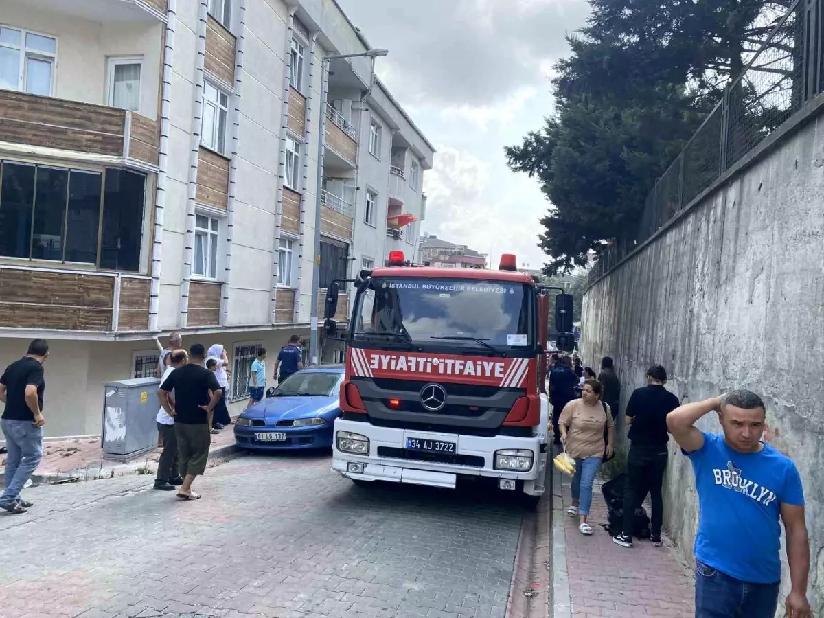 Esenyurt\'ta Yangın: Mahsur Kalan Çocuklar İtfaiye Tarafından Kurtarıldı