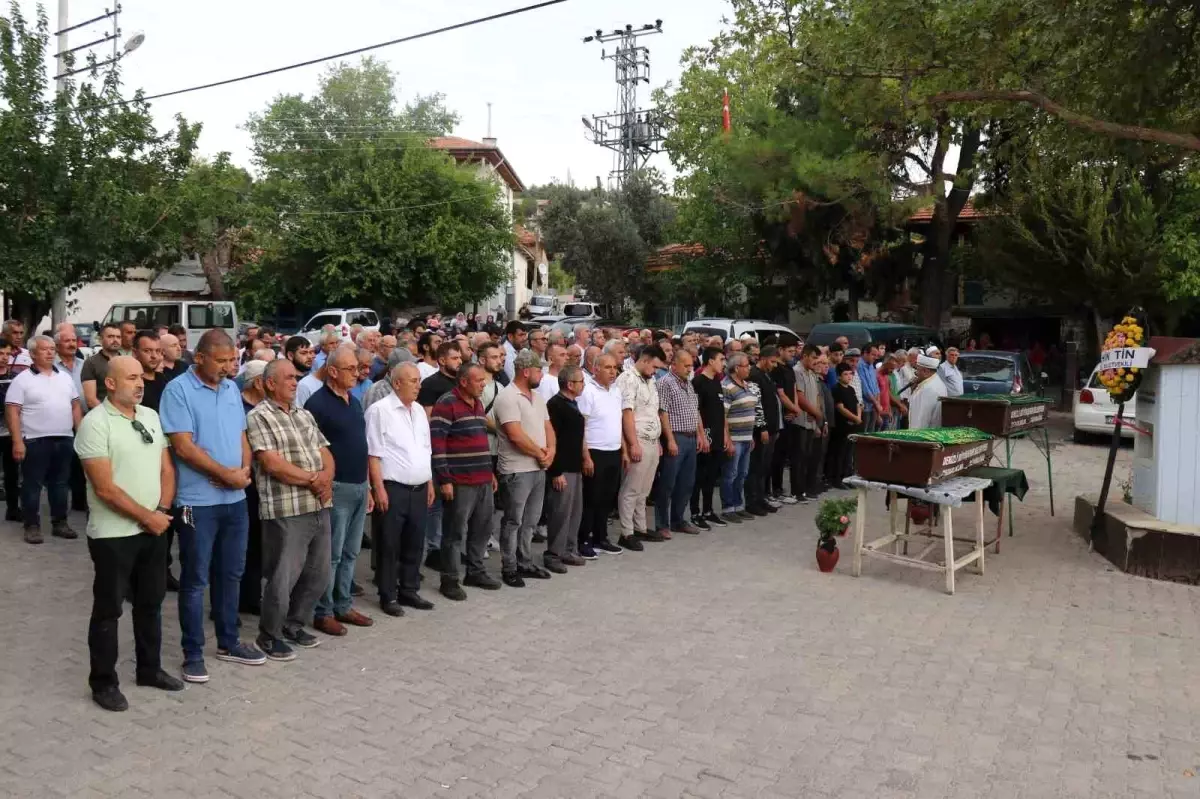 Burdur\'da Husumet Nedeniyle Baba ve Oğul Katledildi, Cenazeleri Denizli\'de Defnedildi