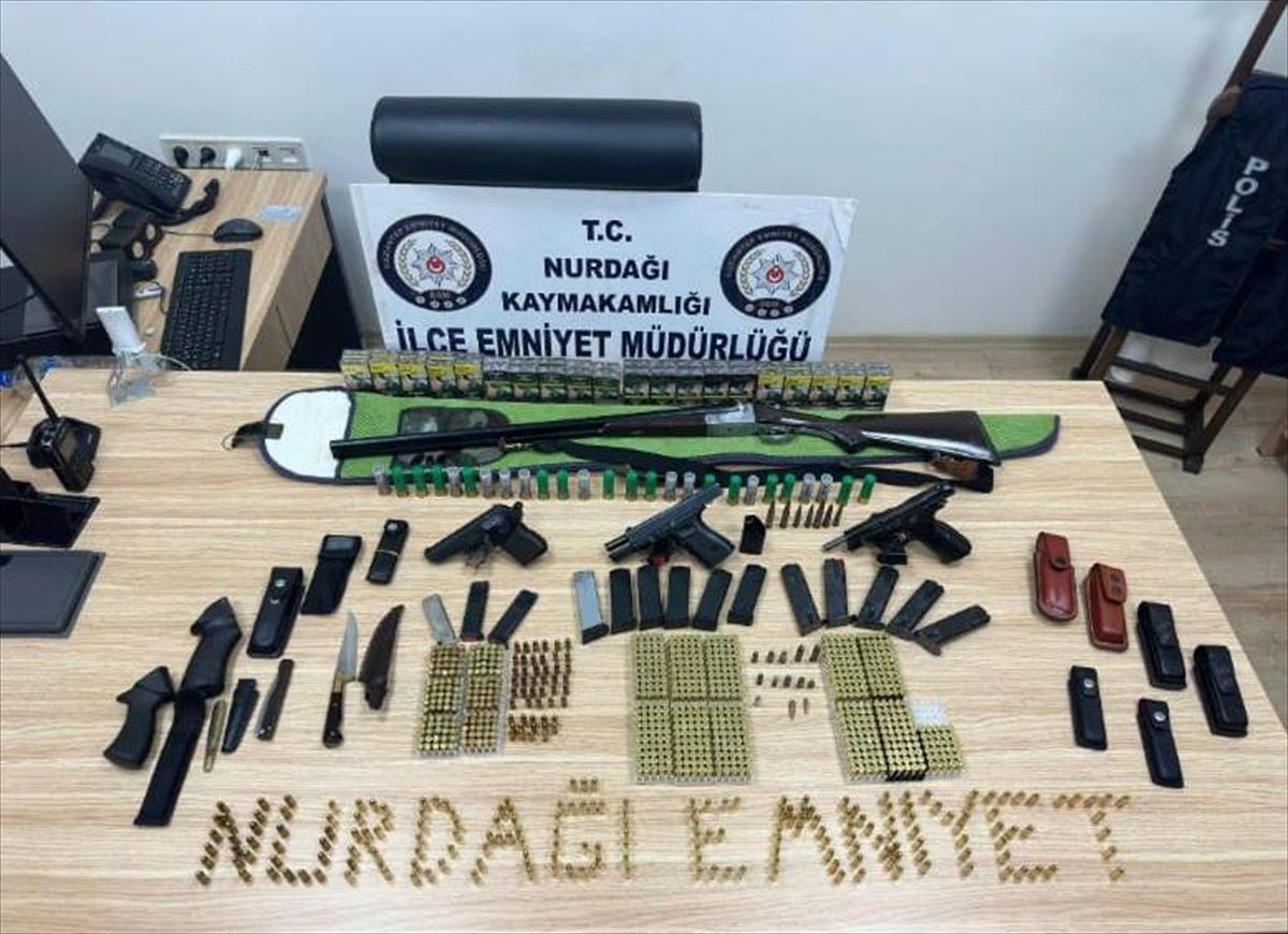 Gaziantep\'te Ruhsatsız Silah Operasyonu: 3 Tabanca Ele Geçirildi