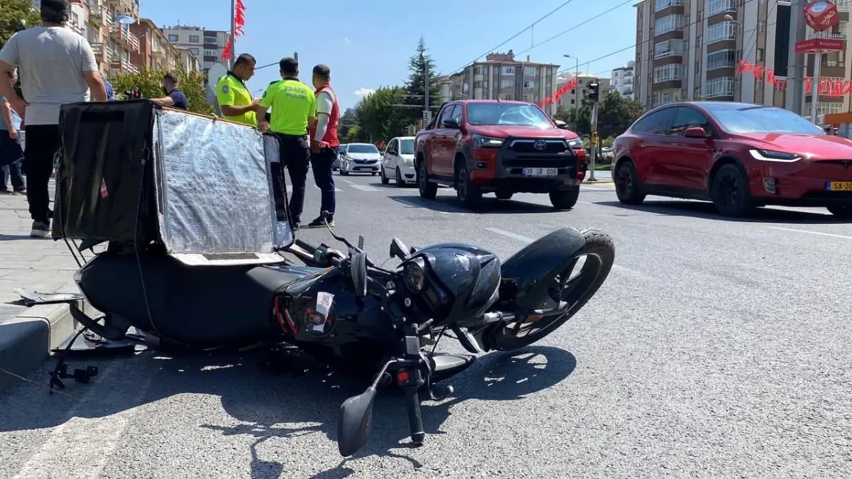 Kayseri\'de Motosiklet ile Kamyonet Çarpıştı: Bir Yaralı