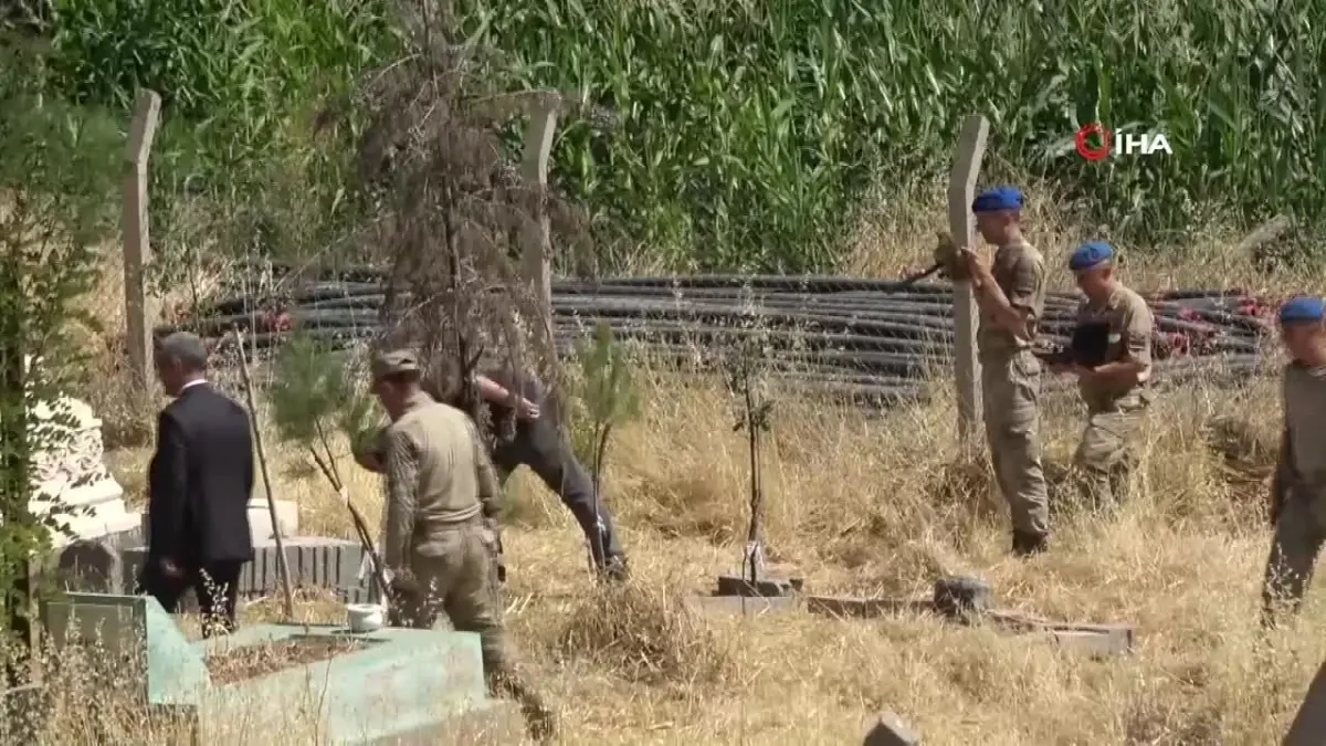 Diyarbakır\'da Kayıp Narin İçin Mezarlıkta Arama Çalışmaları Devam Ediyor