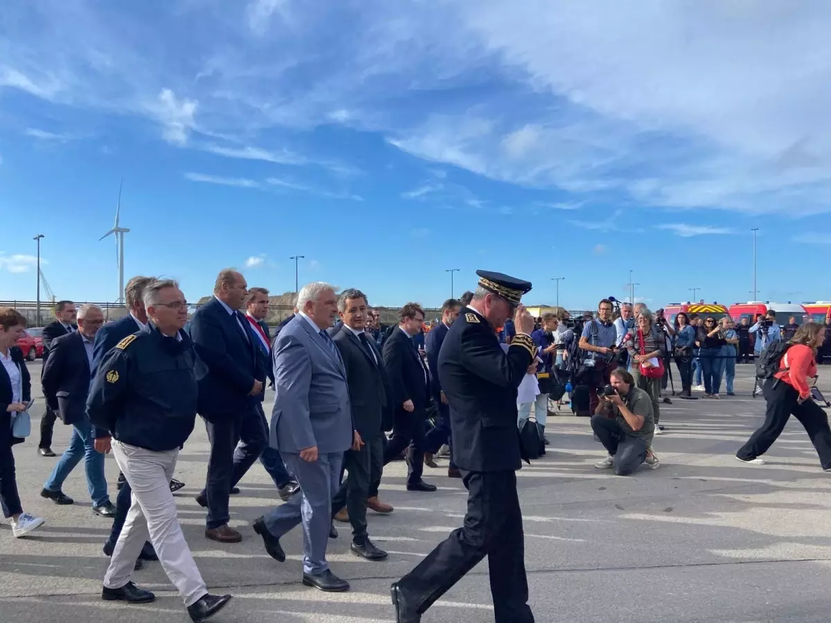 Manş Denizi\'nde Göçmen Teknesi Battı: 12 Kişi Hayatını Kaybetti