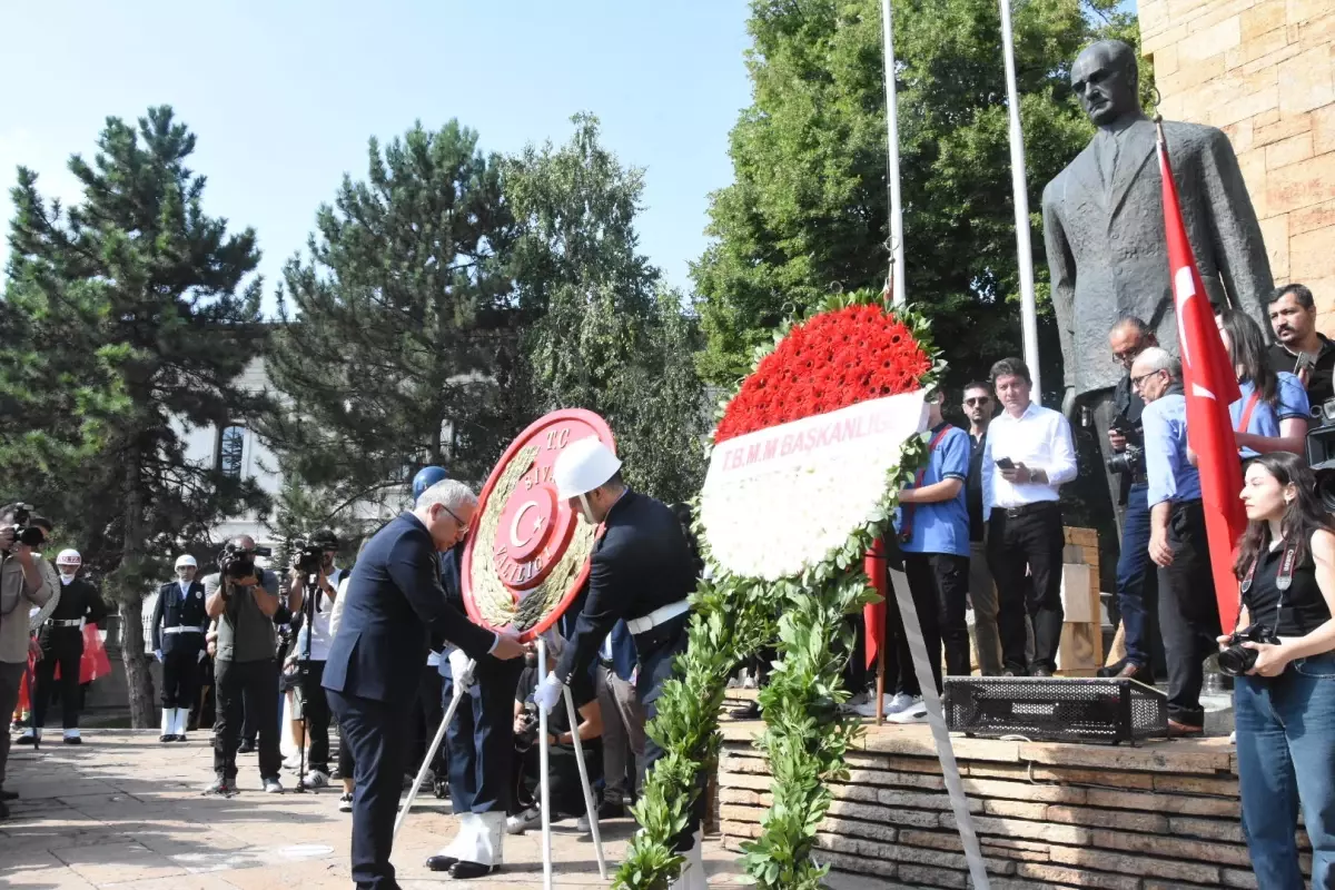 CHP Genel Başkanı Özgür Özel: \'Hedefimiz Gelecek Nesillere Daha Güçlü Bir Türkiye Bırakmak\'