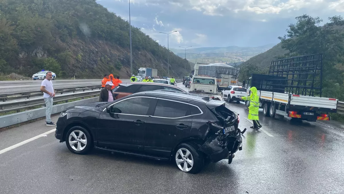 Samsun\'da Zincirleme Kaza: 6 Araç Karıştı, 5 Yaralı