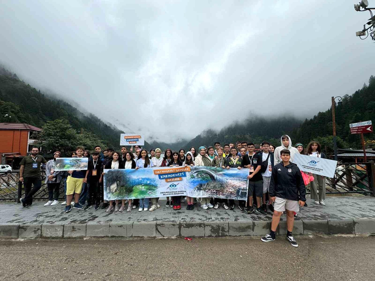 Sultangazi Belediyesi, öğrencilere Karadeniz turuyla ödül verdi