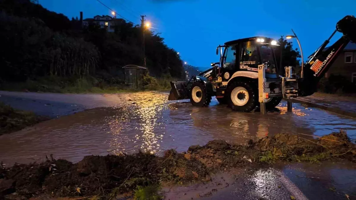 Trabzon\'da Sağanak Yağış Sonrası Su Taşkınları ve Heyelanlar