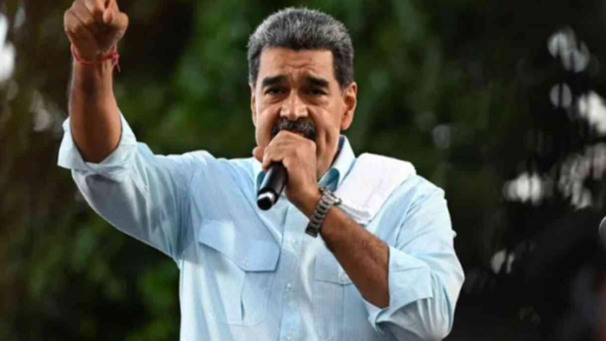 Venezuela'nın Devlet Başkanı Nicolás Maduro, Noel'i Ekim ayına çekme kararı aldı