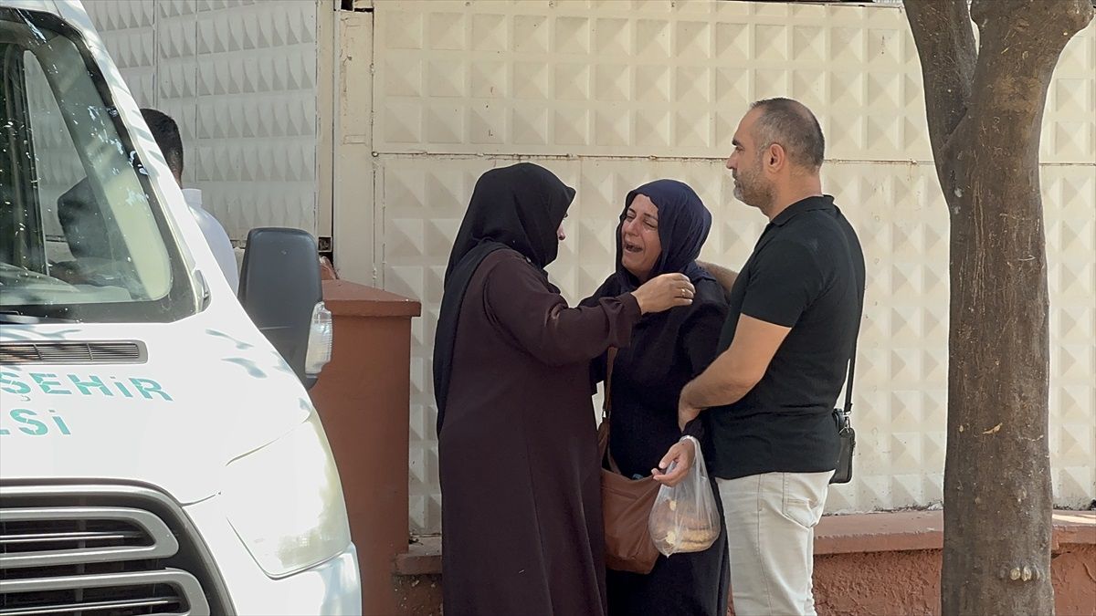 Adana\'da Otomobil Devrildi: 14 Yaşındaki Sporcu Hayatını Kaybetti